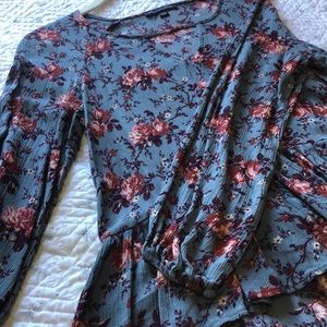 American Eagle floral top